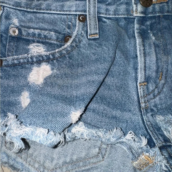 BDG size 24 Light Wash Blue Denim Low Rise Cut-Off Shorts Raw Hem Vintage - Picture 5 of 7